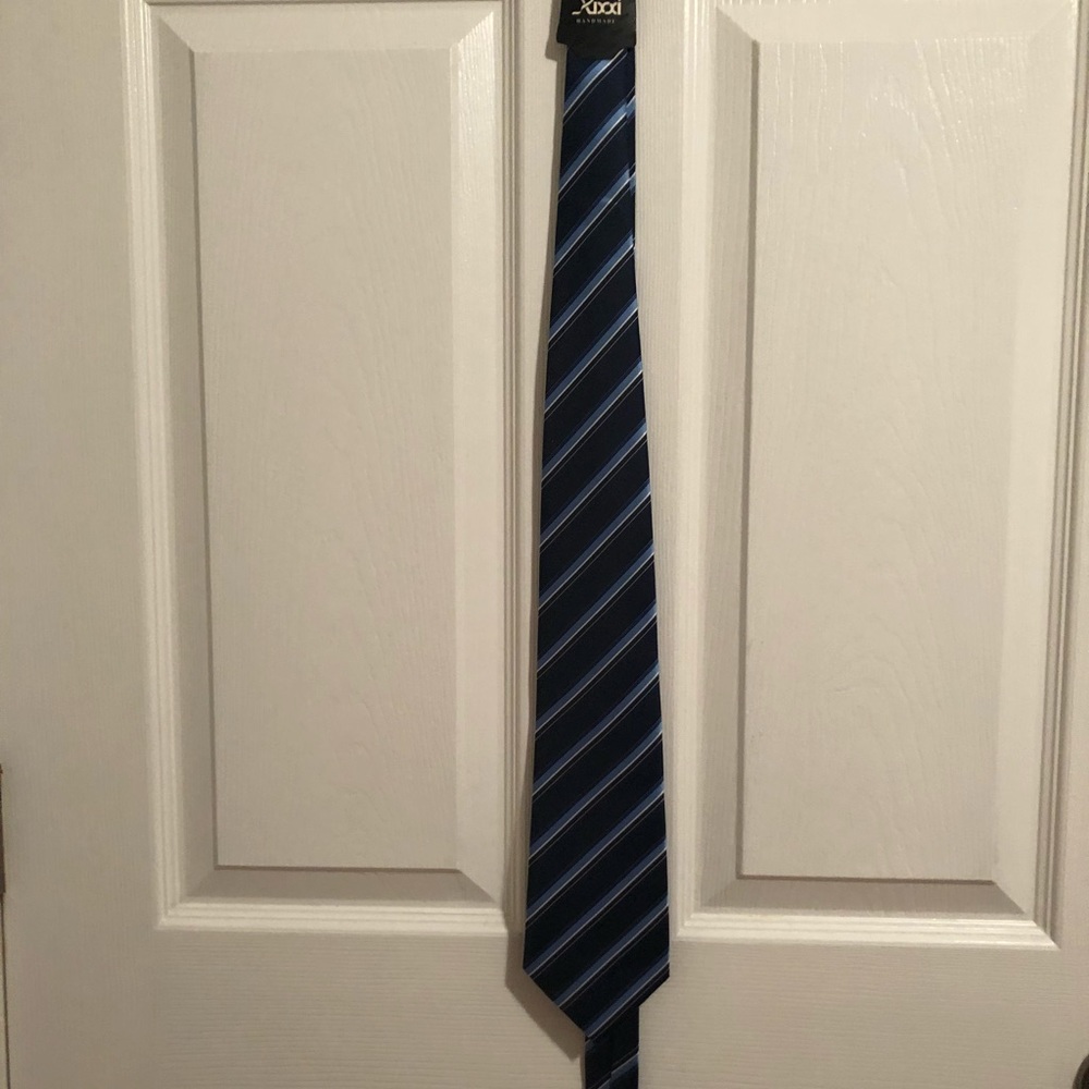 Men’s tie blue stripe